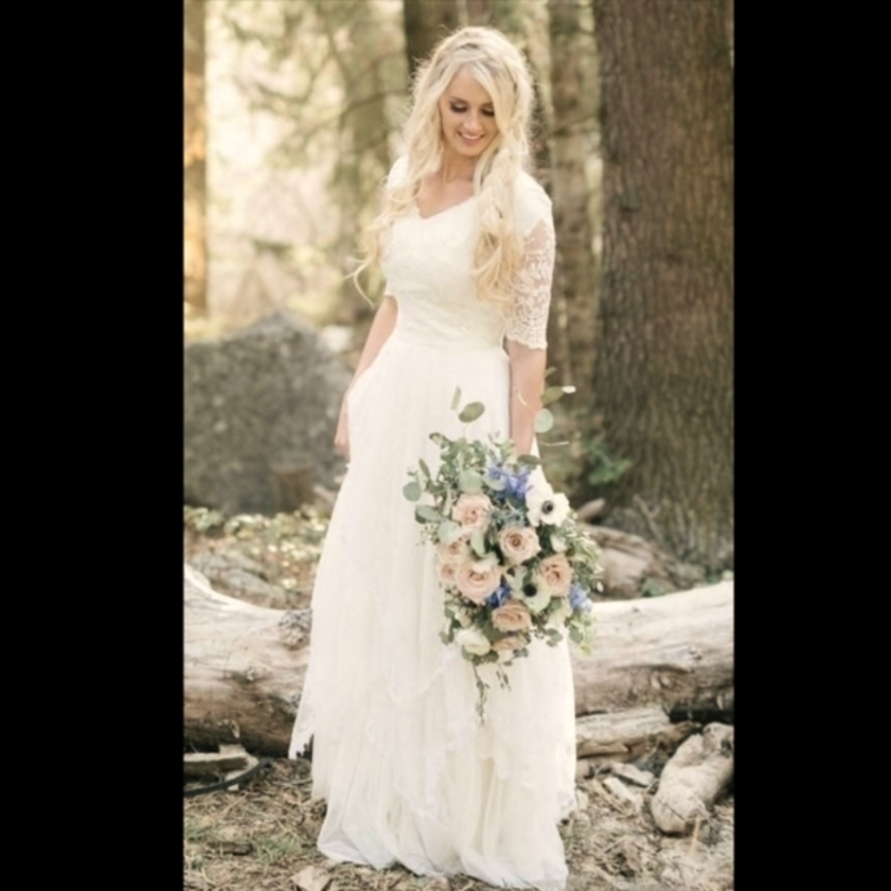 Elegant White Lace Wedding Dress